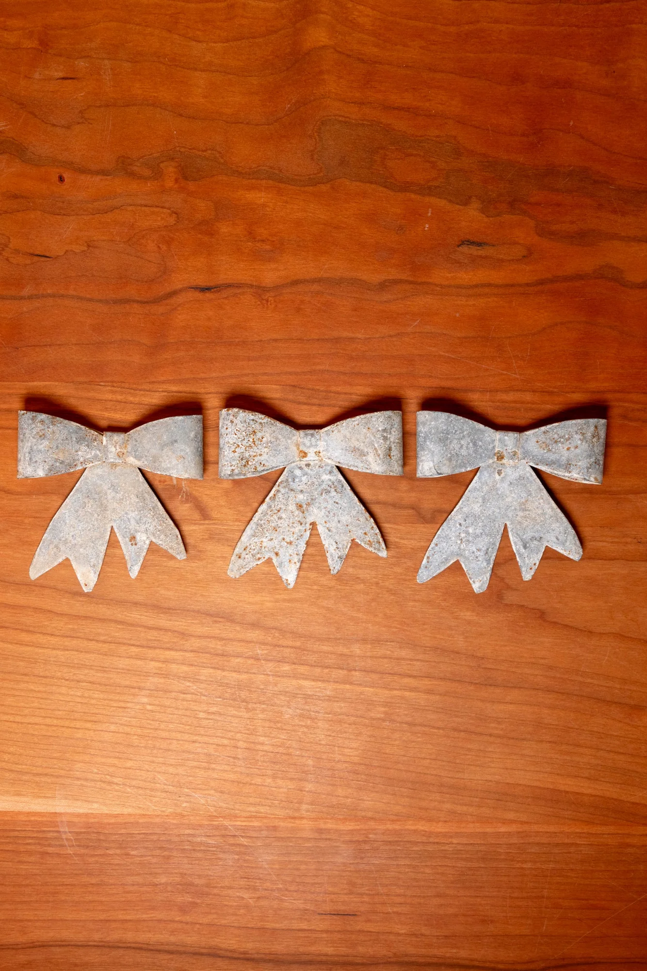 Bow Trims Ornament - Image 3