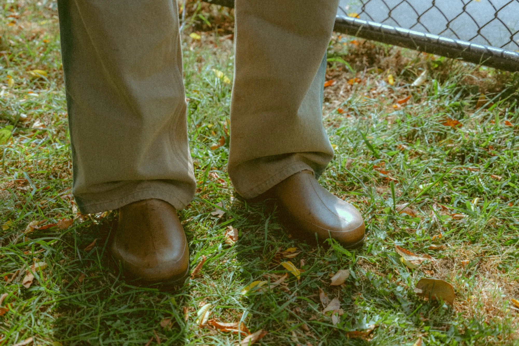 French Recycled Hemp Gardening Clogs in Sepia - Image 7