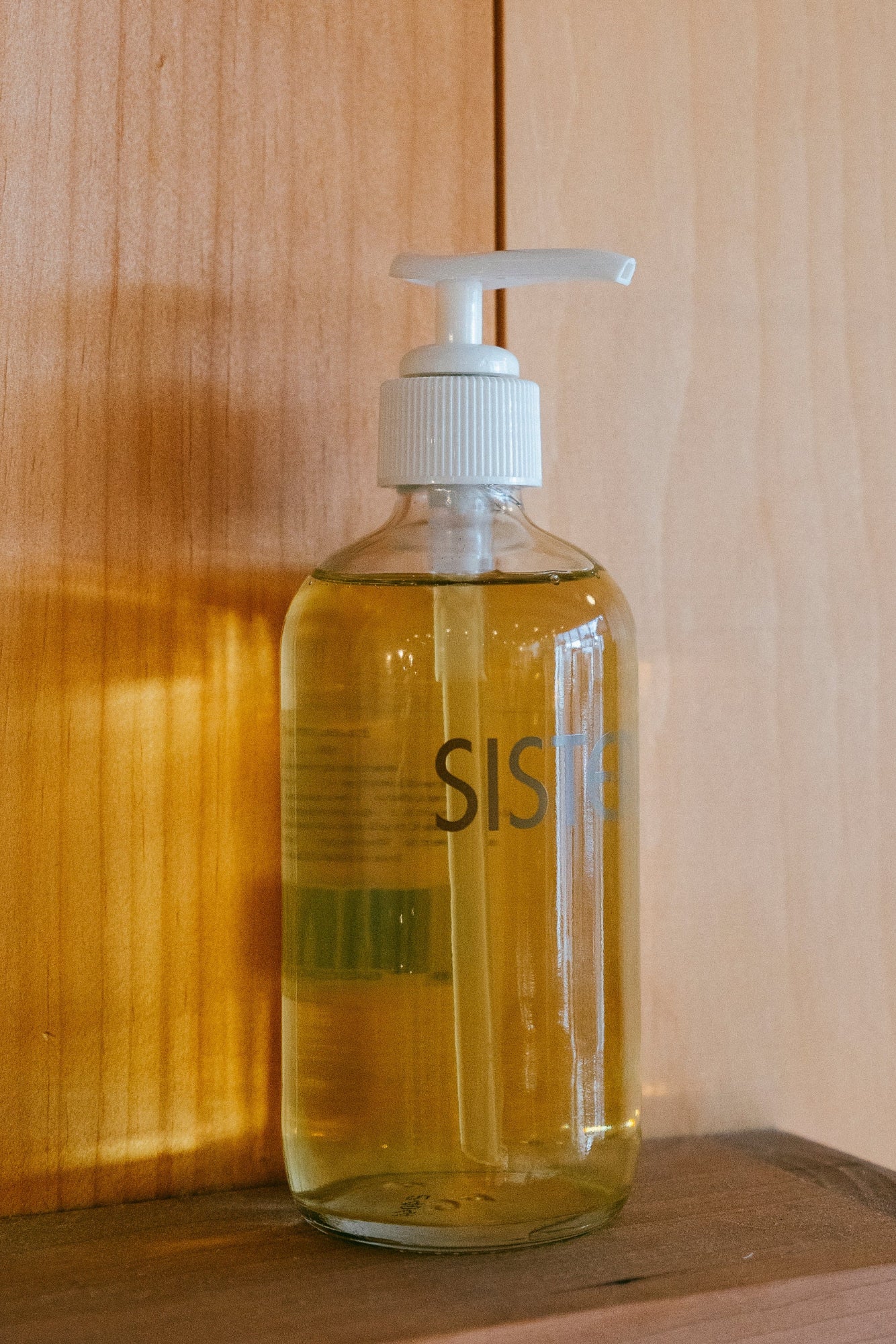 Sisters Body Hand Wash in Glass - Image 2